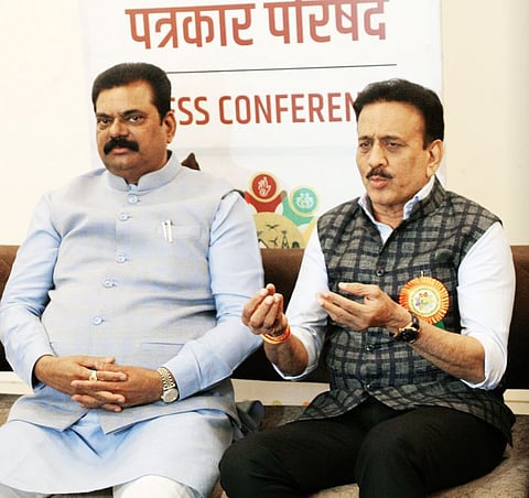 उद्धव यांच्या चुकीमुळेच ‘वेदांता’ गुजरातला, गिरीश महाजन यांचा आरोप