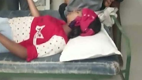 धक्कादायक : गोंदियात १२० मुला-मुलींचा ट्रकमध्ये कोंबून प्रवास; १० मुलांची प्रकृती बिघडली