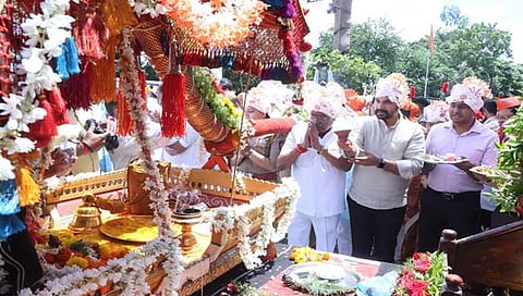 इचलकरंजी : मानाच्या गणपतीचे मान्यवरांच्या हस्ते पूजन, विसर्जन मिरवणुकीस प्रारंभ