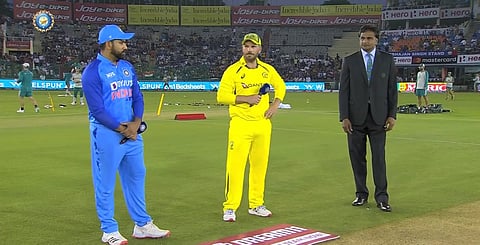 IND vs AUS T20 : भारताचे ऑस्ट्रेलियासमोर 209 धावांचे आव्हान