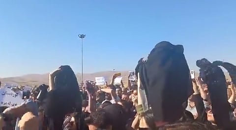 Iran Hijab Controversy : हिजाबविरोधात इराणमध्ये महिला आक्रमक, पोलिसांचा आंदोलकांवर लाठीचार्ज