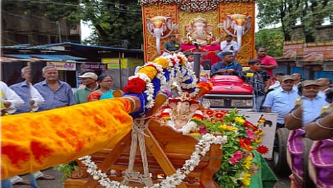 Kolhapur : गुलालाची उधळण, ढोल ताशांच्या गजरात विसर्जन मिरवणुकीची सुरुवात