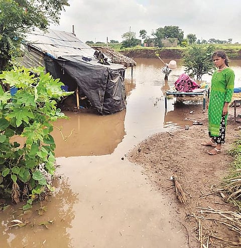 लोणीमध्ये ढगफुटीसदृश तुफान पाऊस