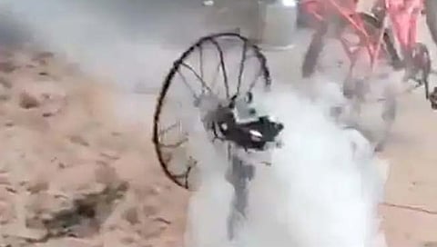 व्हायरल व्हिडिओ: 'हा' आहे मच्छर घालविण्याचा भन्नाट जुगाड