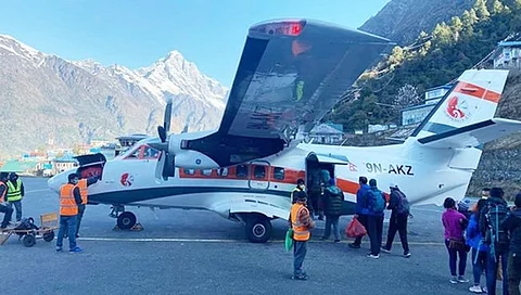 Nepal : वेळीच आप्तकालीन लँडिंग केल्याने विमान दुर्घटना टळली, 22 प्रवासी बचावले