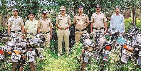 98 बेवारस वाहनांच्या मूळ मालकांचा लागला शोध