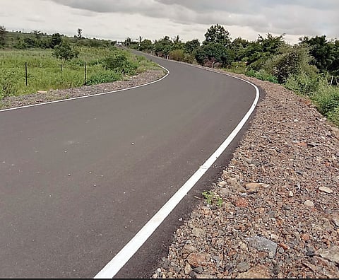 सावधान.. ही वाट स्मशानात जाते ! प्रशासन सुस्त अन् लोकप्रतिनिधी मस्त