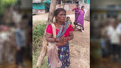 सांगली : जतमध्ये पुन्हा मुले चोरणारी महिला समजून झाडाला बांधून मारहाण