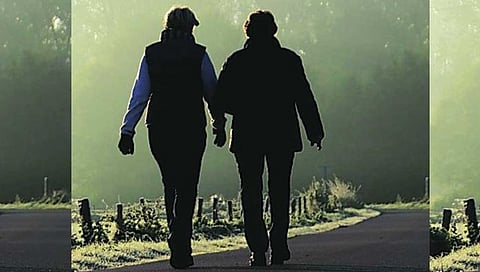 Health Tips : रात्रीच्या जेवणानंतर चालावे का आणि किती चालावे?