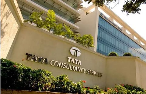 आठवड्यातू ३ दिवस ऑफिसला या – TCSचे कर्मचाऱ्यांना आदेश – TCS calls employees back to office