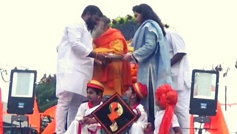 वाशीम: गणपती विसर्जन मिरवणुकीला उत्साहात प्रारंभ; भावना गवळी यांच्या हस्ते पूजा