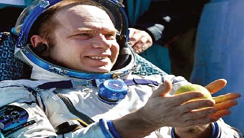 पृथ्वीवर परतताच अंतराळ प्रवाशांना दिले जाते ‘हे’ फळ