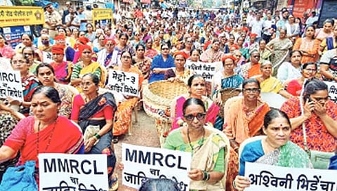 मुंबई : मेट्रो-3 बाधितांचे शिवसेनेच्या नेतृत्त्वात आंदोलन