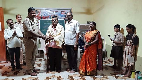 सिंधुदूर्ग: आचरा- पिरावाडी शाळेत वृत्तपत्र विक्रेत्यांचा सत्कार