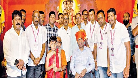 बेळगाव : गोव्याचे मुख्यमंत्री सावंत यांची कपिलेश्वर मंदिराला भेट