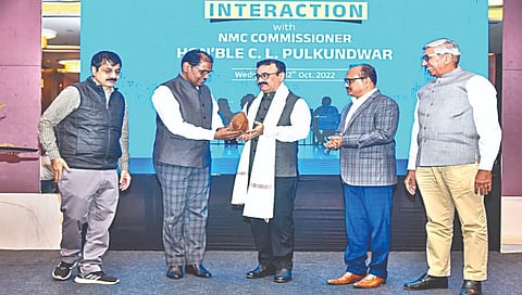 आयुक्त डॉ. चंद्रकांत पुलकुंडवार,WWW.PUDHARI.NEWS