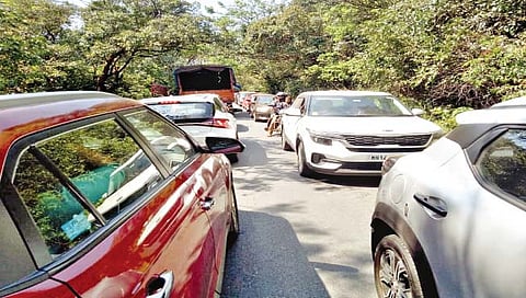 गोवा : लोकांचे हाल; चक्का जाम … चोर्ला घाटात पाच तास कोंडी