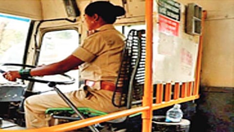 औरंगाबाद : दिवाळीनंतर एसटीचे स्टेअरिंग महिलांच्या हाती येणार