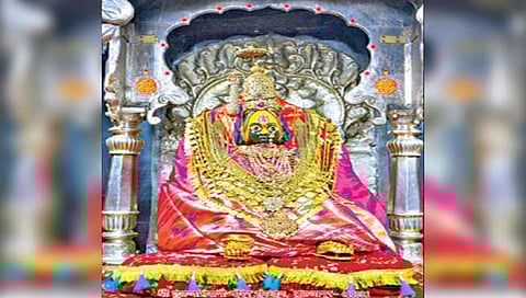 तुळजापूर : पाच लाख भाविक तुळजा भवानीच्या दारी