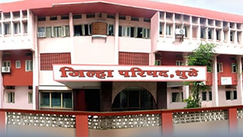 धुळे जिल्हा परिषद अध्यक्षपदाच्या निवडणुकीत शिवसेनेच्या दोन सदस्य तटस्थ