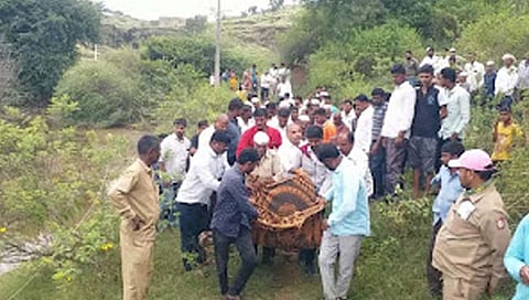 अहमदनगर : विजेचा धक्का लागून ४ सख्ख्या चुलत भावांचा मृत्यू