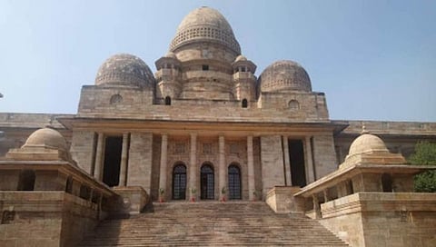 पोलीस स्टेशनमध्ये केलेले व्हिडिओ रेकॉर्डिंग गुन्हा ठरत नाही : मुंबई उच्च न्यायालयाचे निरीक्षण