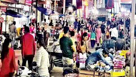 सातारा : बाजारपेठेत ‘दिवाळी’ सुरु; खरेदीला उधाण