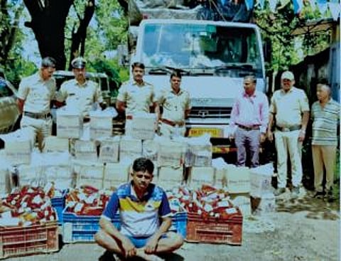 बेळगाव : कणकुंबीजवळ 909 लिटर मद्य जप्त