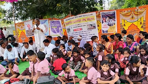 वाशिम: शाळाबंदी विरोधात शाळा बचाव समितीचा एल्गार