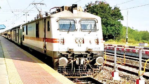 रत्नागिरी : विदर्भ-कोकण रेल्वे गाडी 1 जानेवारीपर्यंत धावणार!