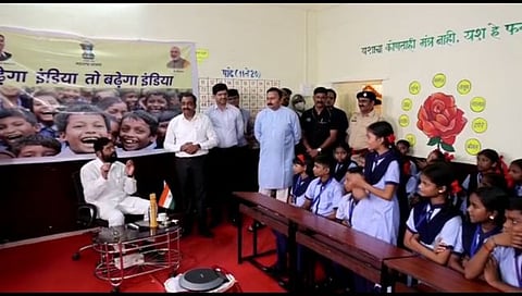 विद्यार्थ्यांसोबत मुख्यमंत्रीही झाले विद्यार्थी