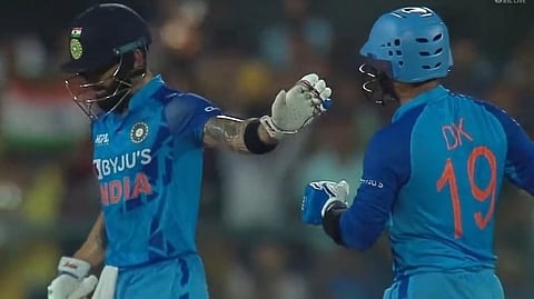 Virat Kohli-DK : विराट कोहलीचा दिनेश कार्तिककडून स्ट्राईक घेण्यास नकार, कारण… (Video)