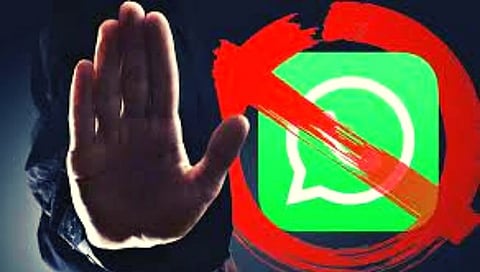 व्हॉट्सॲप बंद
