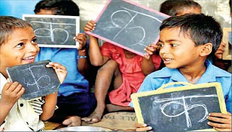 Maharashtra School Closed : पप्पा, आमच्या शाळा वाचवा; दुर्गम भागातील विद्यार्थ्यांची आर्त हाक