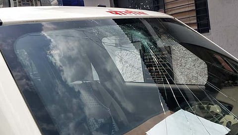 सातारा : आरोपींना पकडण्यासाठी गेलेल्या पोलिसांच्या पथकावर जमावाचा हल्ला