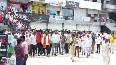 हिंगोली : पिकविमा नाकारल्याने आमदार बांगरांची विमा कंपनीच्या कार्यालयात तोडफोड