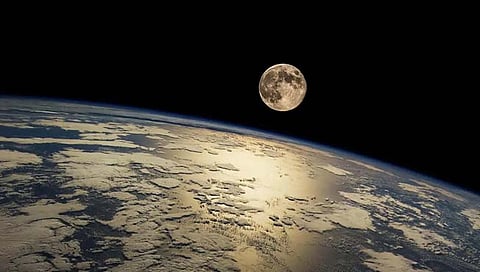 Earth-Moon : पृथ्वीपासून लांब जातोय चंद्र; ६० हजार किमीने वाढले अंतर