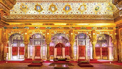 दहा किलो सोन्याची झळाळी असलेला महाल!