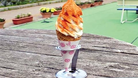 तोंडाला ‘आग लावणारे’ आईस्क्रीम!