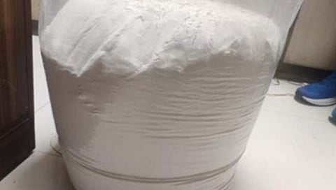 गुजरात, मुंबईतून १२० कोटींचे ड्रग्ज जप्त, एनसीबीची कारवाई, माजी पायलटसह एकूण ६ जणांना अटक