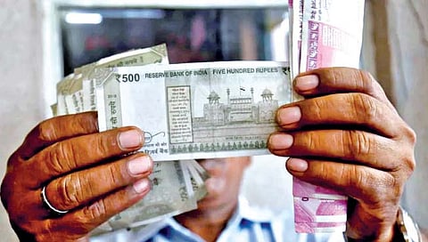 वेळेच्या आतच पगार संपतोय?