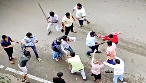 कोल्हापूर : दसरा चौकात दोन गटांत फ्री स्टाईल हाणामारी