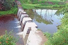 चांडोली खुर्दमधील माती बंधार्याची दुरुस्ती करा