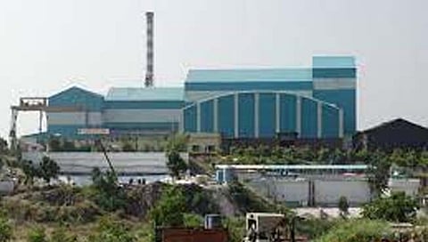 सोलापूर : राजेवाडी कारखान्याची ऊस वाहतूक शेतकऱ्यांनी अडवली; कारखान्यास दिला दोन दिवसांचा अल्टीमेट