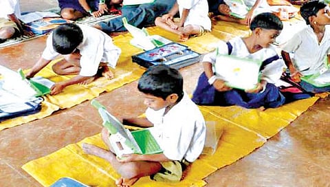 मुंबई : 20 हून कमी पट असलेल्या 15 हजार शाळा धोक्यात