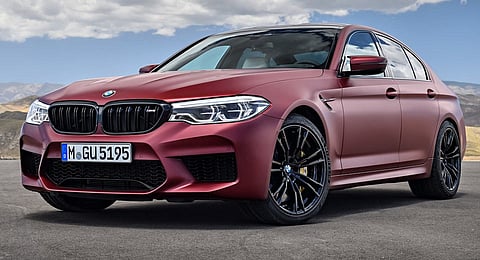 नवीन BMW M5 ही हाय परफॉर्मन्स हायब्रिड कार म्हणून येईल, जाणून घ्या फीचर्स