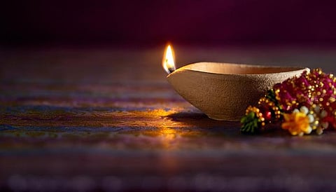 शुद्ध तूप वापरून शेणाची सुगंधी पणती; पुण्यातील महिलांनी एकत्र येत केला अनोखा प्रयोग