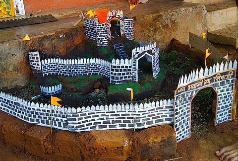 पिंपरी : दिवाळीसाठी पीयूपीचे किल्ले व मातीचे मावळे, जागेअभावी रेडिमेड किल्ल्यांना मागणी