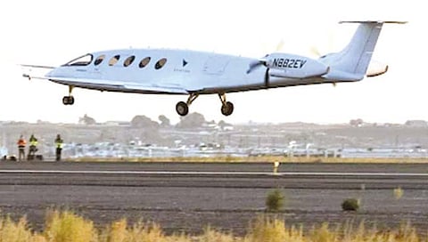 जगातील पहिल्या इलेक्ट्रिक विमानाचे उड्डाण