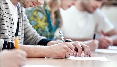 Talathi Exam : तलाठी परिक्षा असलेल्या काही केंद्रांवर सर्व्हर डाऊन; लाखो परीक्षार्थी खोळंबले